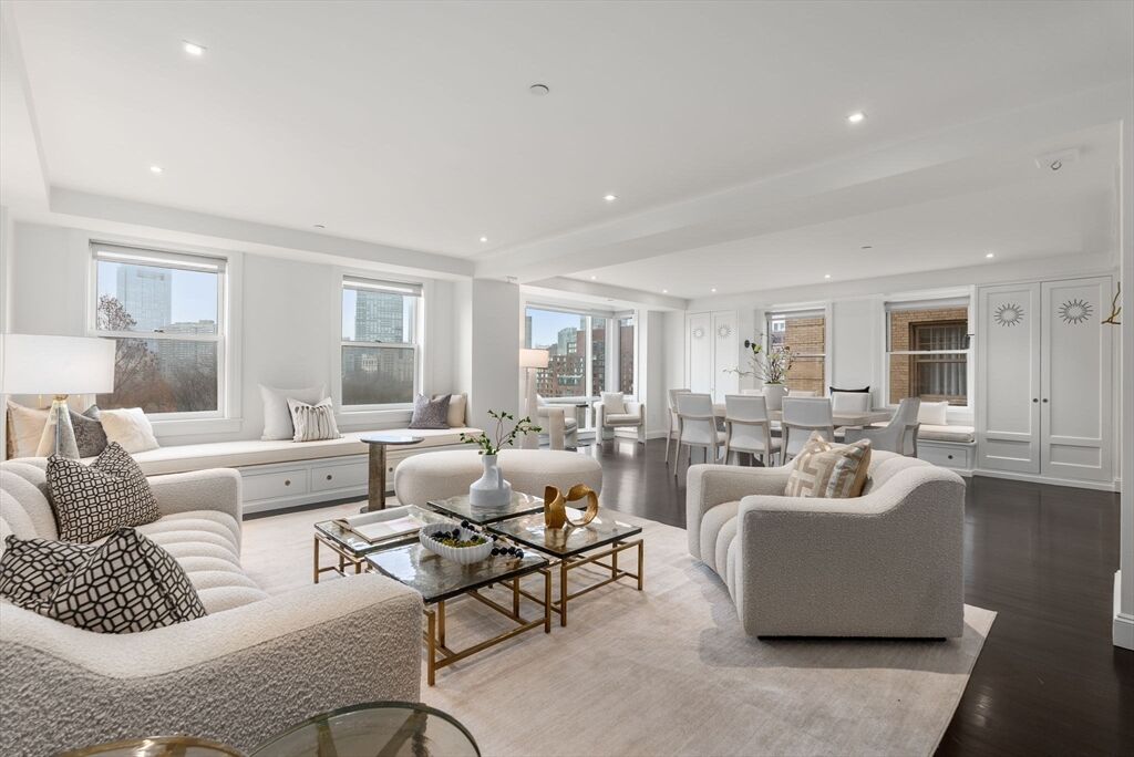 Property Photo:  2 Commonwealth 9A  MA 02116 