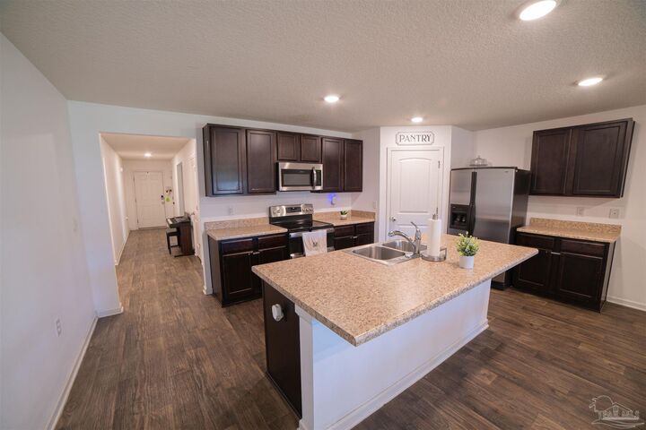 Property Photo: 6262 Churchill Cir FL 32583