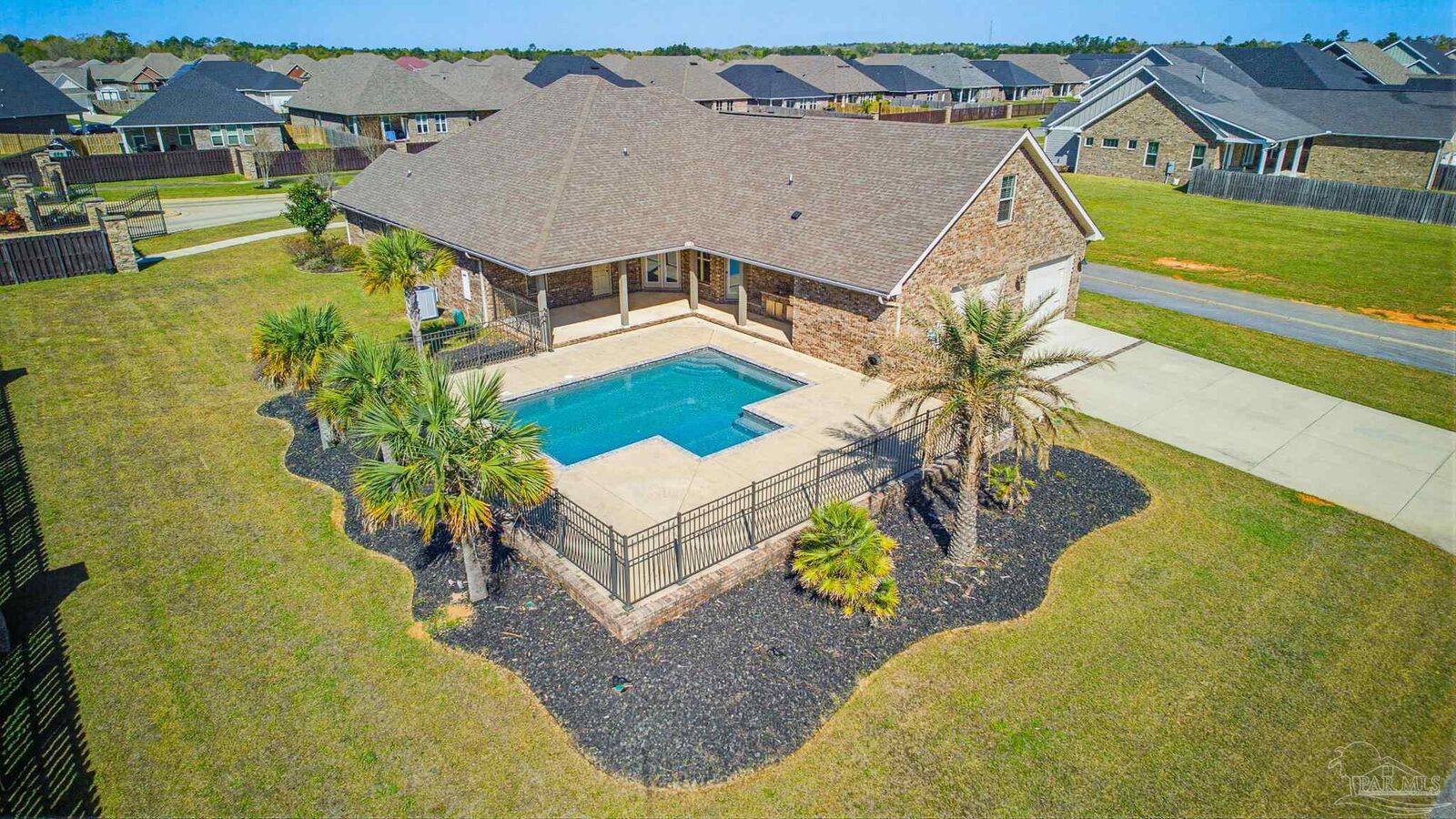 Property Photo:  2404 Meeting St  FL 32533 