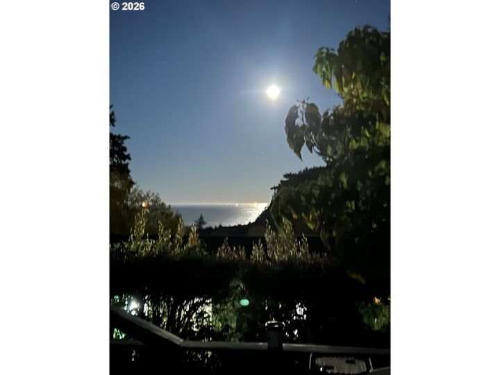 Property Photo:  96465 Coverdell Rd 20  OR 97415 