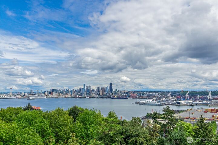 Property Photo:  2410  37th Avenue SW Upper  WA 98126 