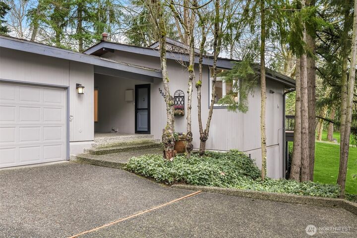 Property Photo:  1280  80th Place NE  WA 98039 