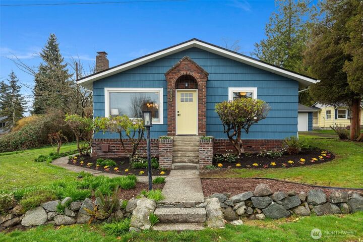 Property Photo:  2223 S 124th Street  WA 98168 