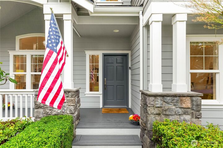 Property Photo:  8841 SE 37th Street  WA 98040 