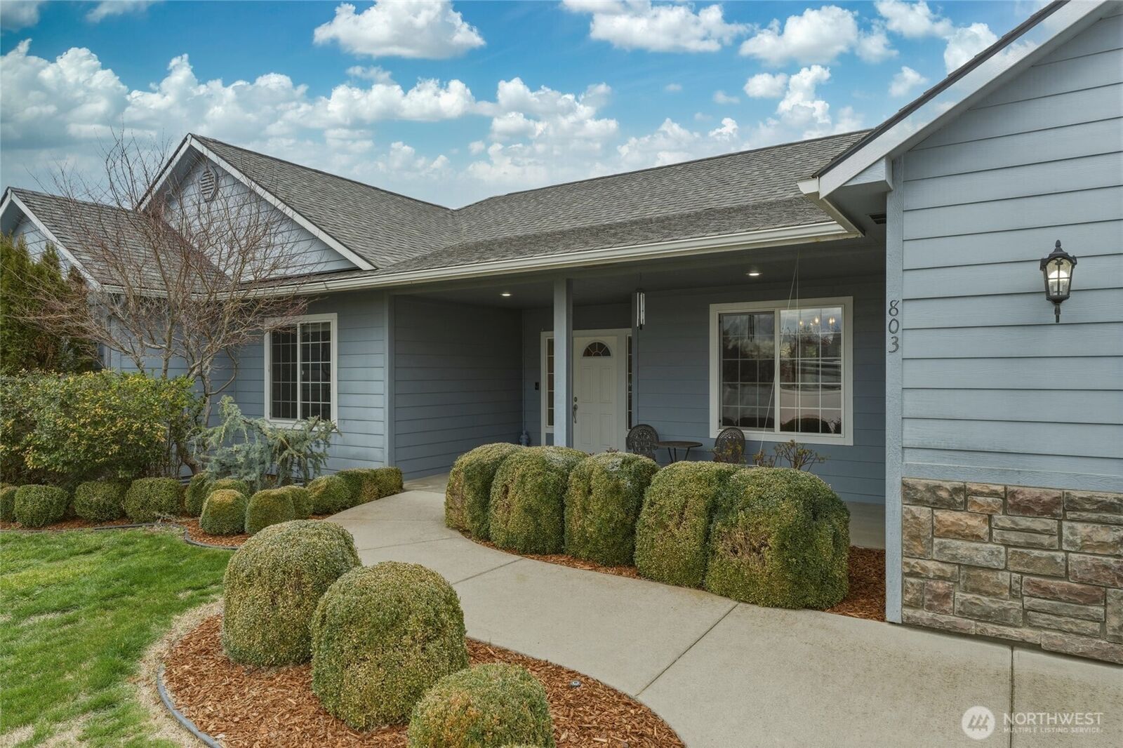 Property Photo: 803 SE Vintage Way WA 99324