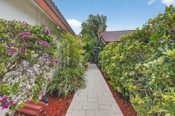 Property Photo:  21700 Club Villa Terrace  FL 33433 