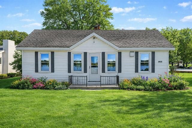 Property Photo:  11637 Algonquin Drive  MI 48169 
