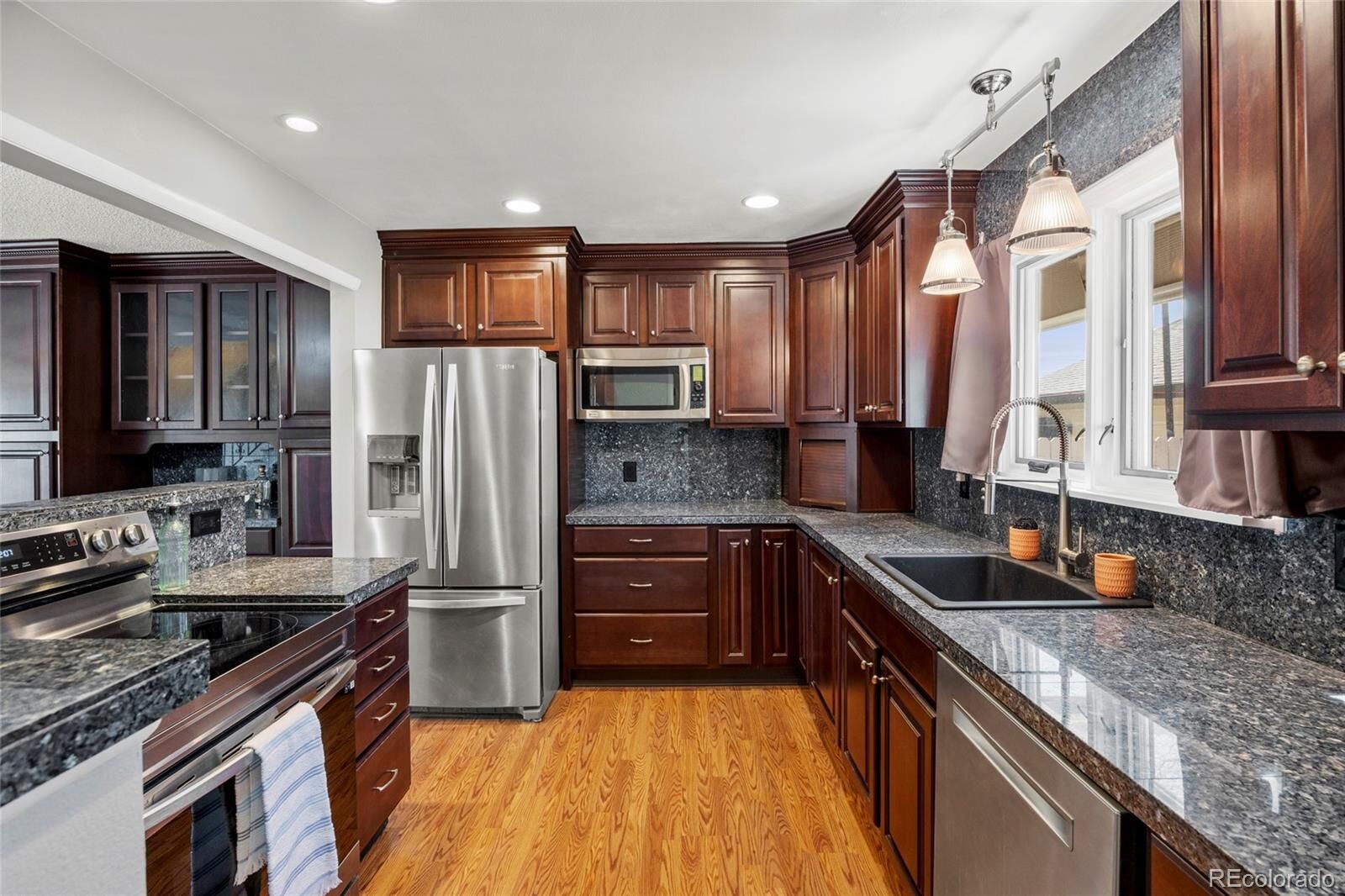 Property Photo:  2625 S Peoria Street  CO 80014 