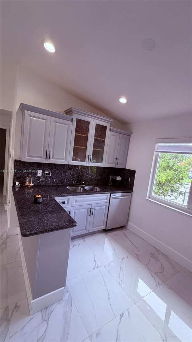 Property Photo:  8033 Lake Dr 203  FL 33166 