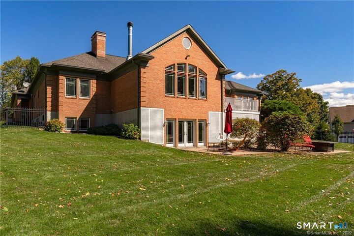 Property Photo:  6 Hamlin Court  CT 06804 