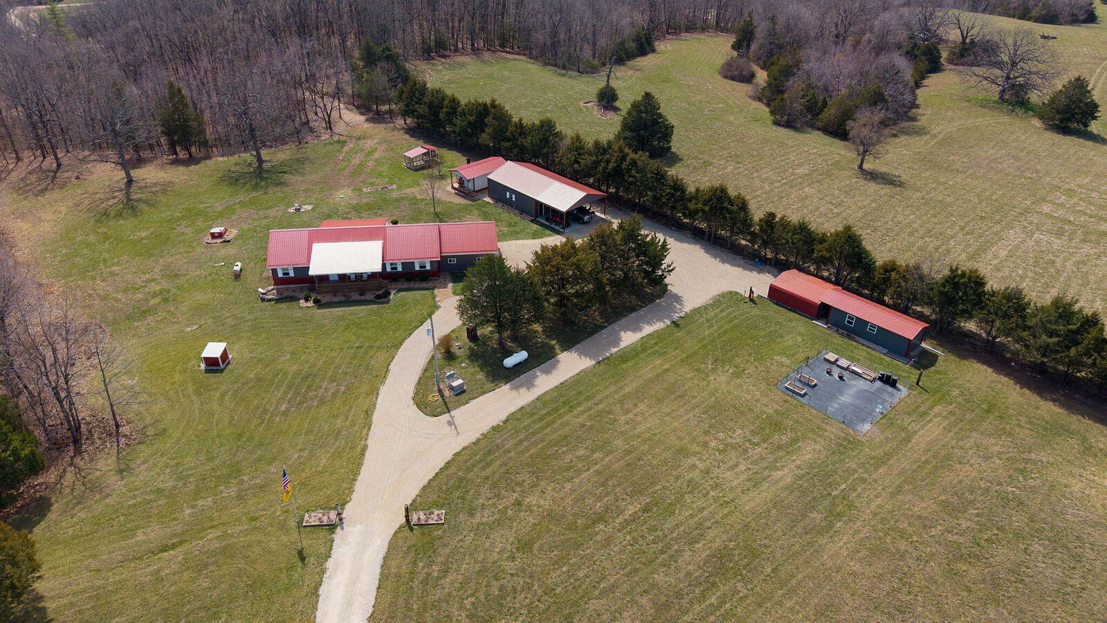 Property Photo: 2390 New Hope Road MO 65652