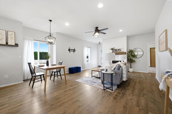 Property Photo:  511 S Delaware  WA 99336 