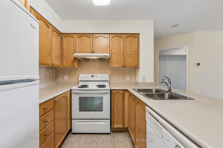 Property Photo:  23 Hollywood Avenue 901  ON M2N 7L8 