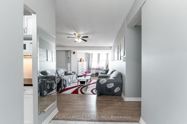 Property Photo: 4062 Lawrence Avenue E 612 ON M1E 4V5