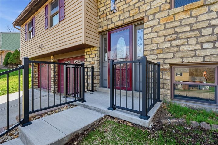 Property Photo:  8225 E Van Buren Drive  PA 15237 