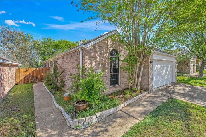 Property Photo: 2006 Wilderland TX 77807-4813