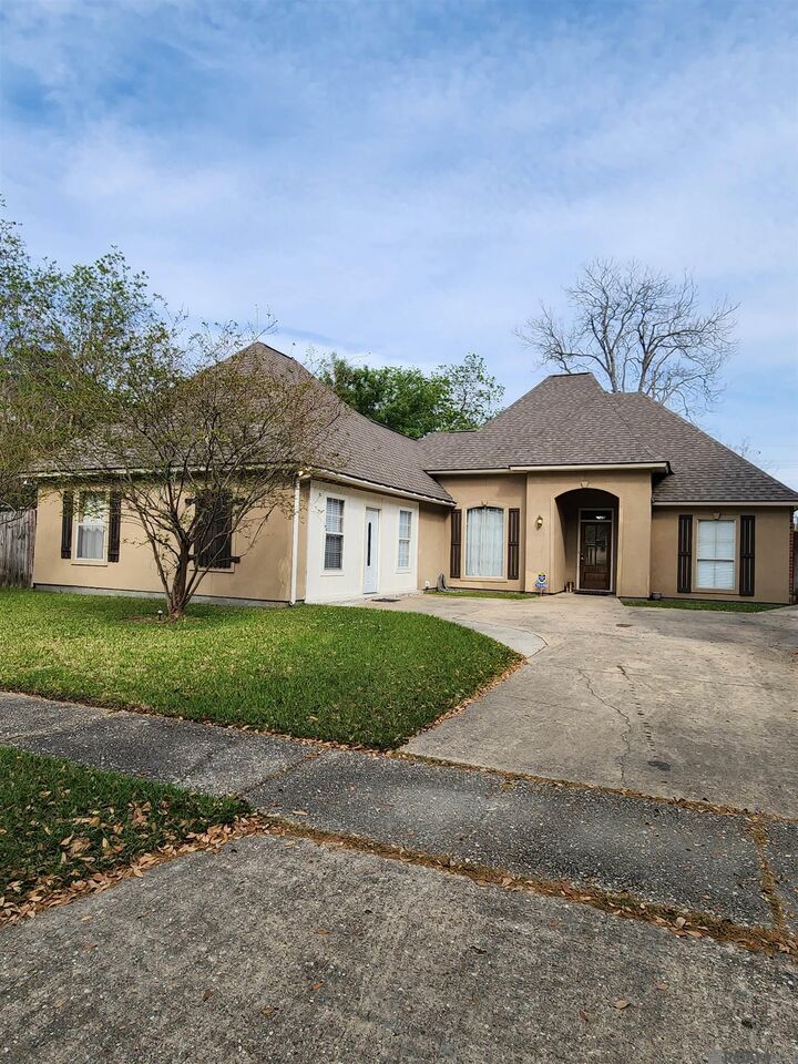 Property Photo:  10460 Birchwood Dr  LA 70807 