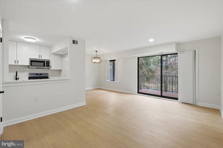 Property Photo: 125 Clubhouse Drive L SW 9 VA 20175