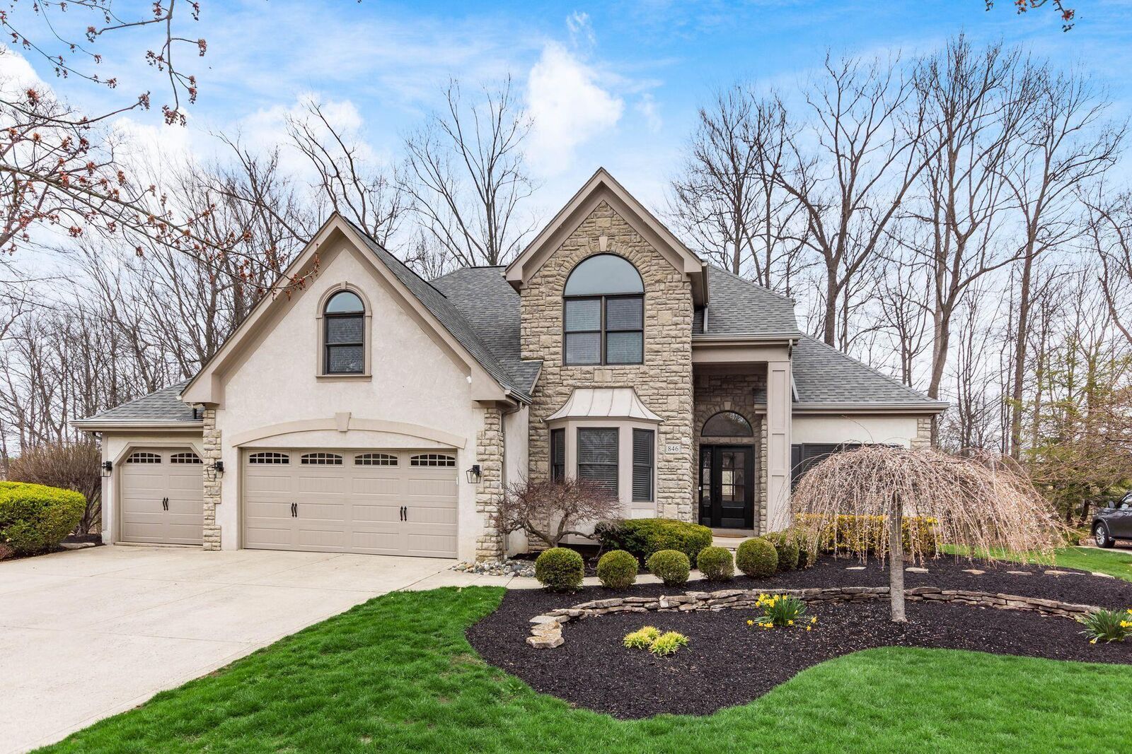 Property Photo: 846 Aylesbury Drive OH 43230