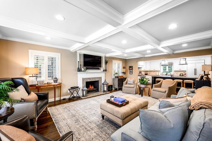 Property Photo: 1865 Collingswood Road OH 43221