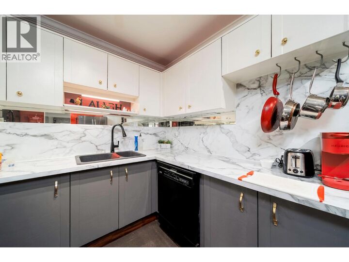 Property Photo: 1035 Bernard Avenue 115 BC V1Y 6P7