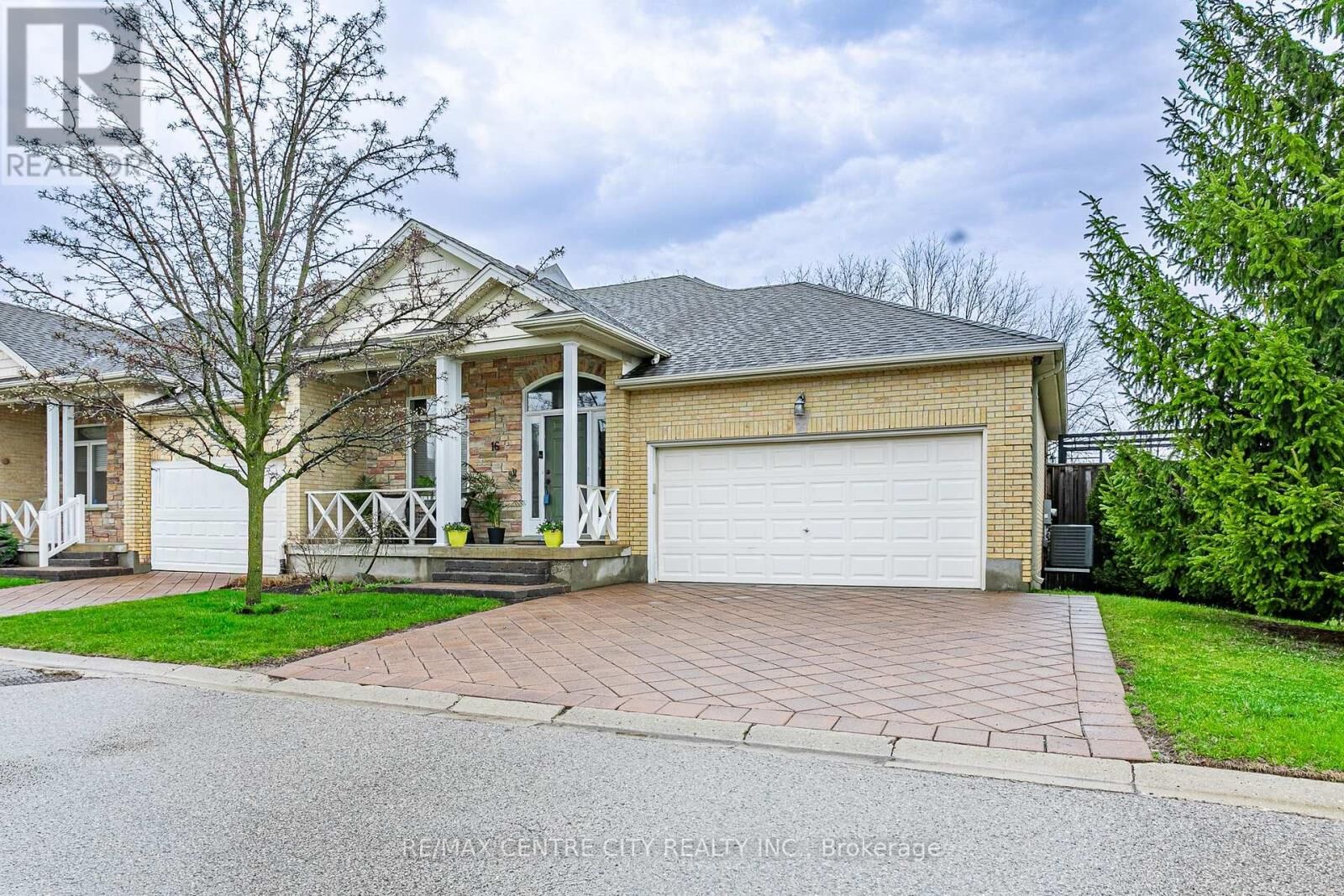 Property Photo:  947 Adirondack Road 16  ON N6K 4Y7 