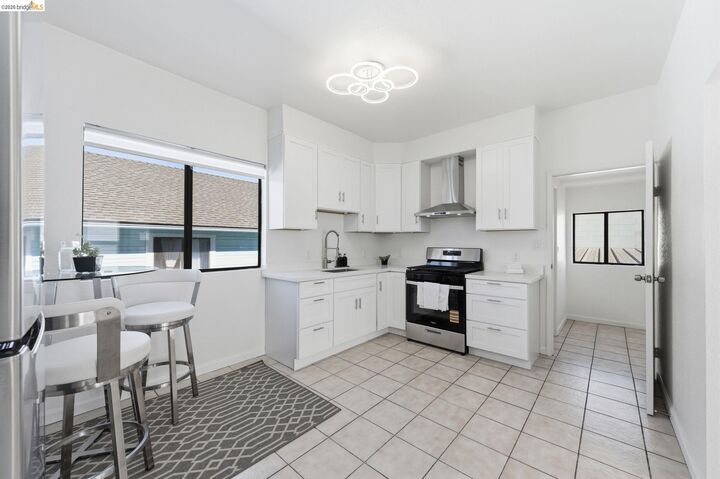 Property Photo:  5334 E 10th  CA 94601 