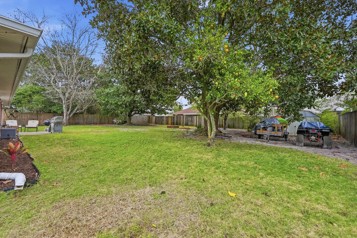 Property Photo:  4437 Southminster Circle  FL 32578 