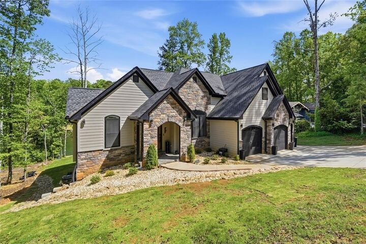 Property Photo:  2021 Lakeview Parkway  GA 30180 