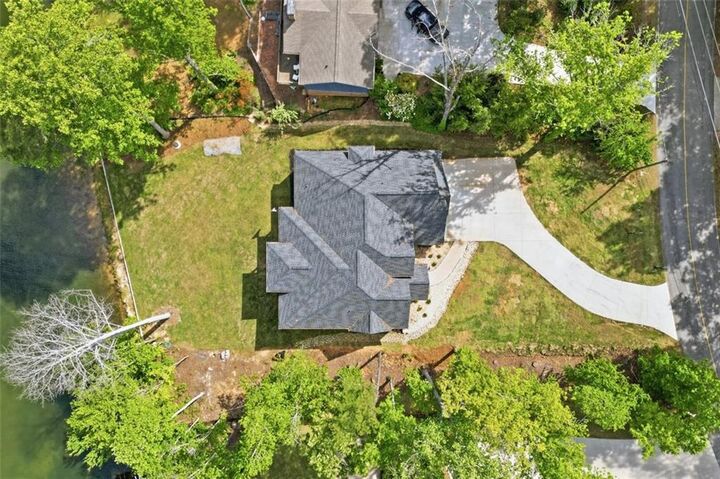 Property Photo:  2021 Lakeview Parkway  GA 30180 