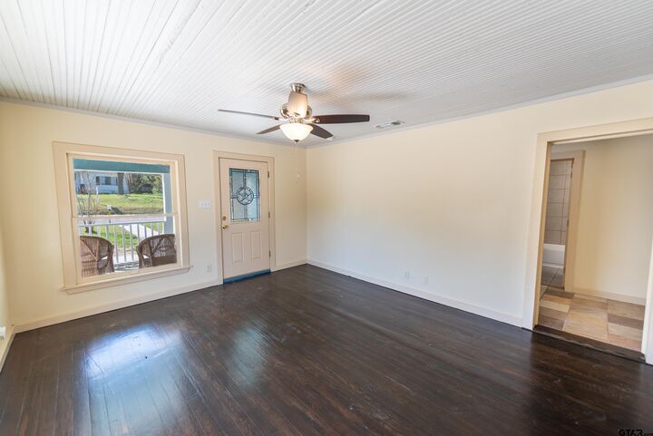 Property Photo: 615 Holbrook St. TX 75457