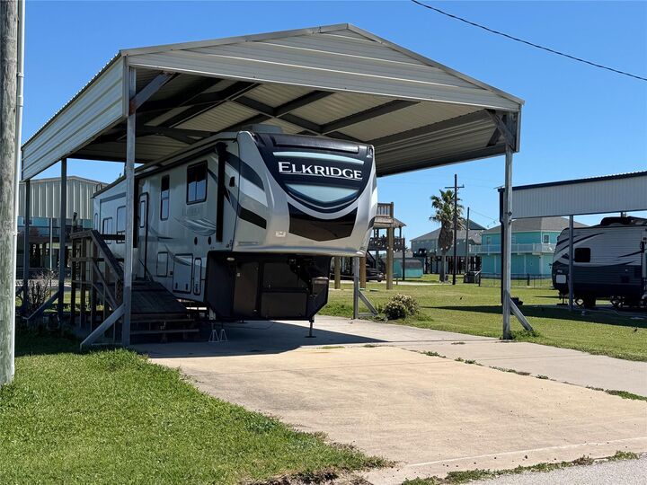 Property Photo:  950 Clara Street  TX 77650 