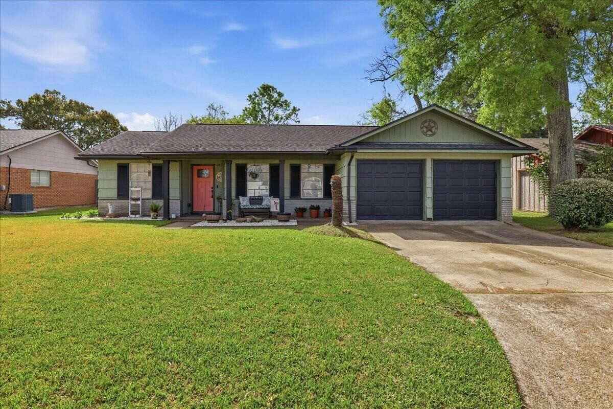 Property Photo:  1833 W Decker Avenue  TX 77632 