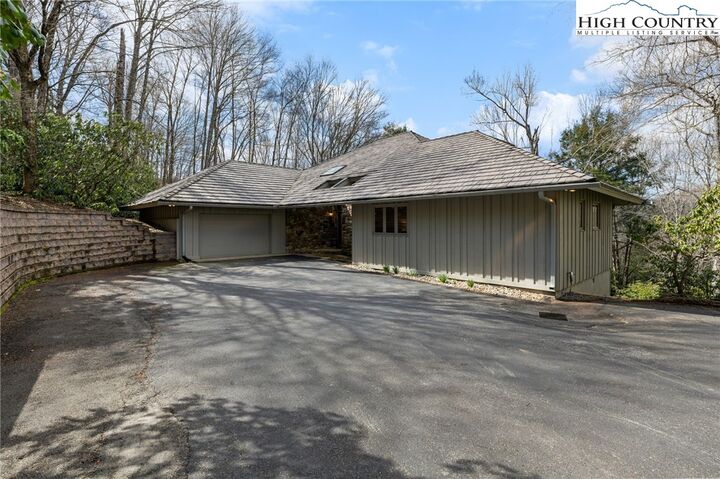 Property Photo:  229 Cardinal Court  NC 28604 
