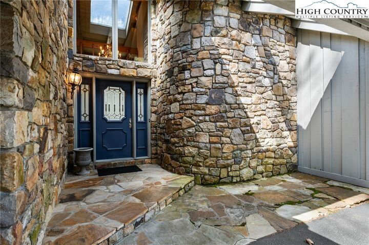 Property Photo: 229 Cardinal Court NC 28604