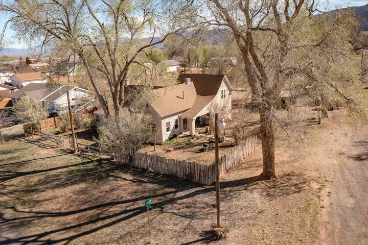 Property Photo:  207 E 300 N  UT 84761 