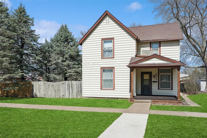 Property Photo: 509 E Robinson Street IA 50138