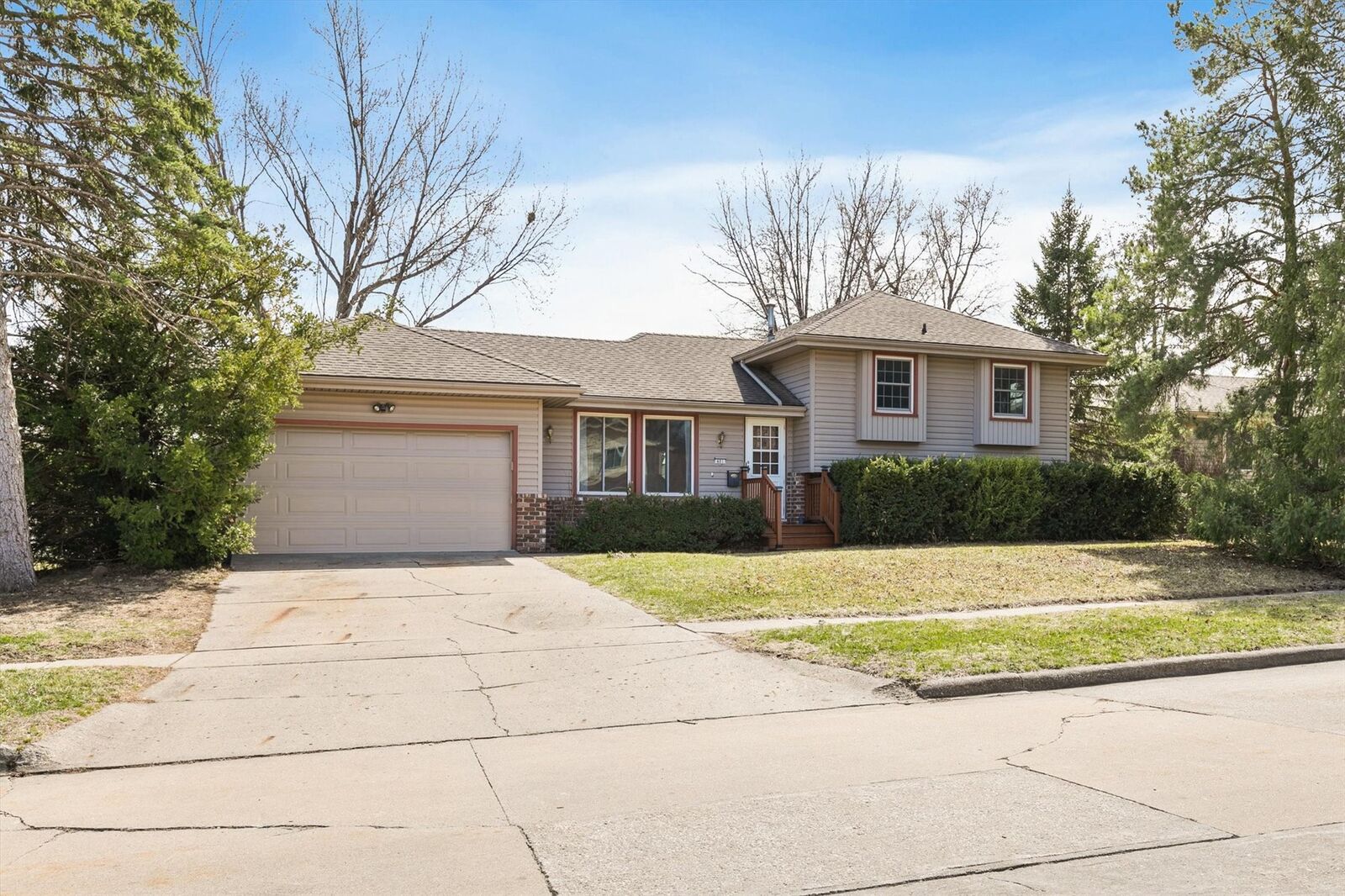 Property Photo:  401 NW Kimberly Lane  IA 50023 