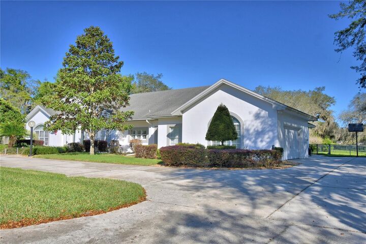 Property Photo: 104 Fairway Drive FL 33844