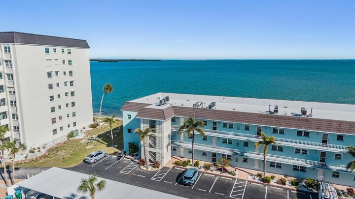 Property Photo:  7 Dunoon Place 102  FL 34698 