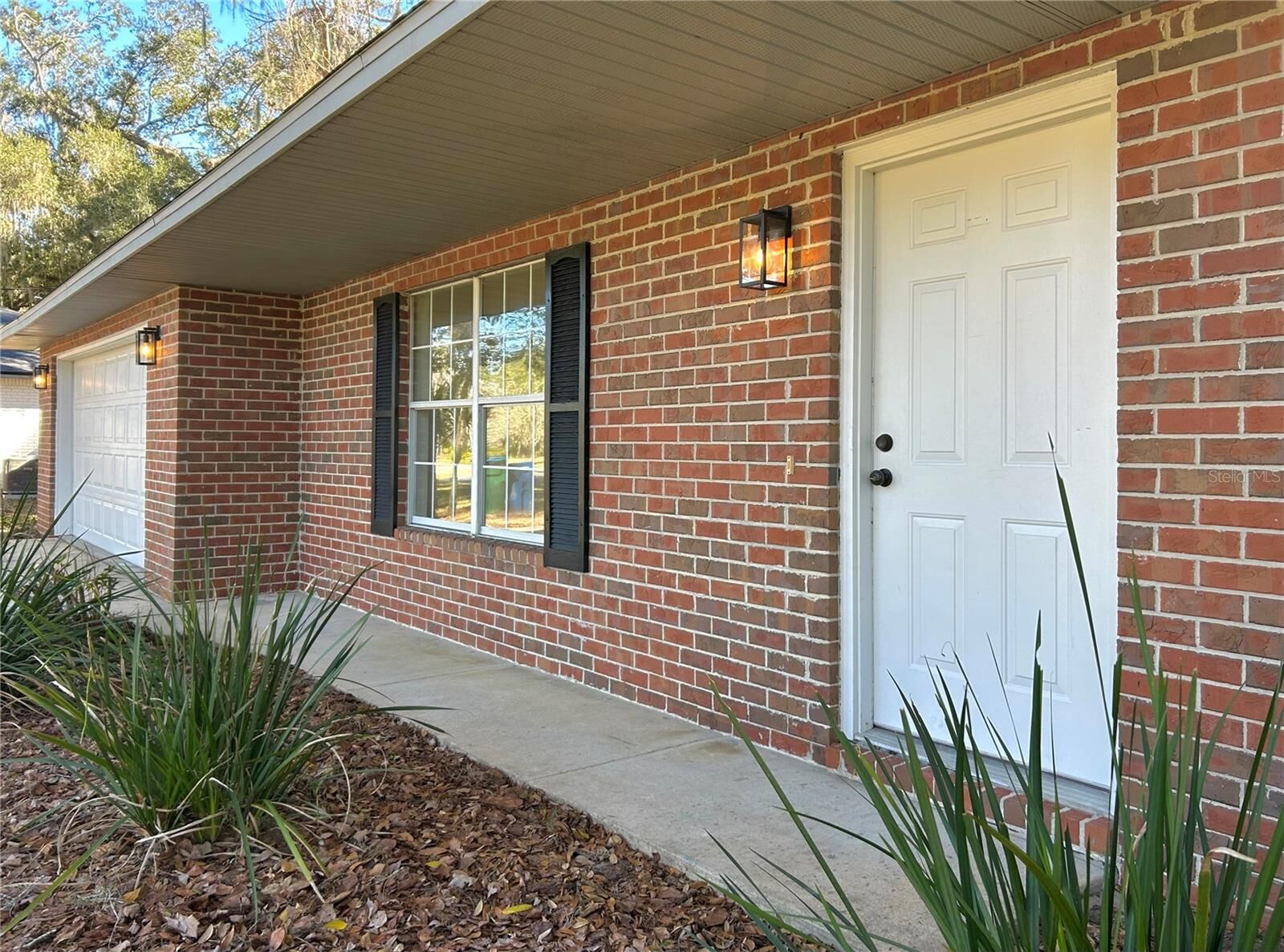 Property Photo: 26613 NW 3rd Avenue FL 32669