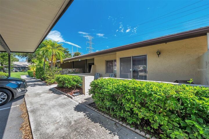 Property Photo: 1215 16th Circle SE FL 33771