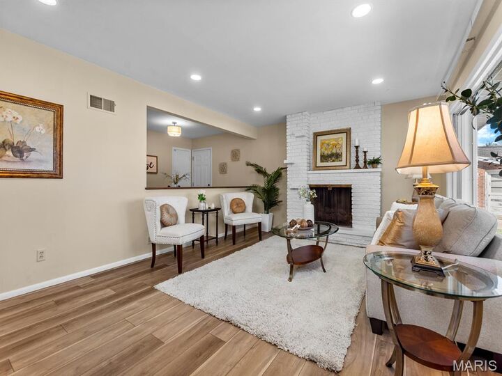 Property Photo: 642 Laven Del Lane MO 63122