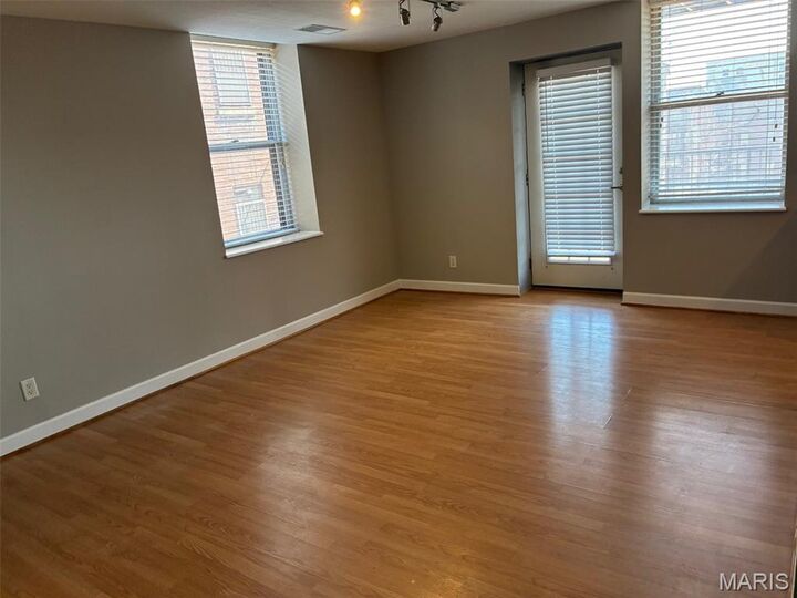 Property Photo:  5696 Kingsbury Avenue 302  MO 63112 