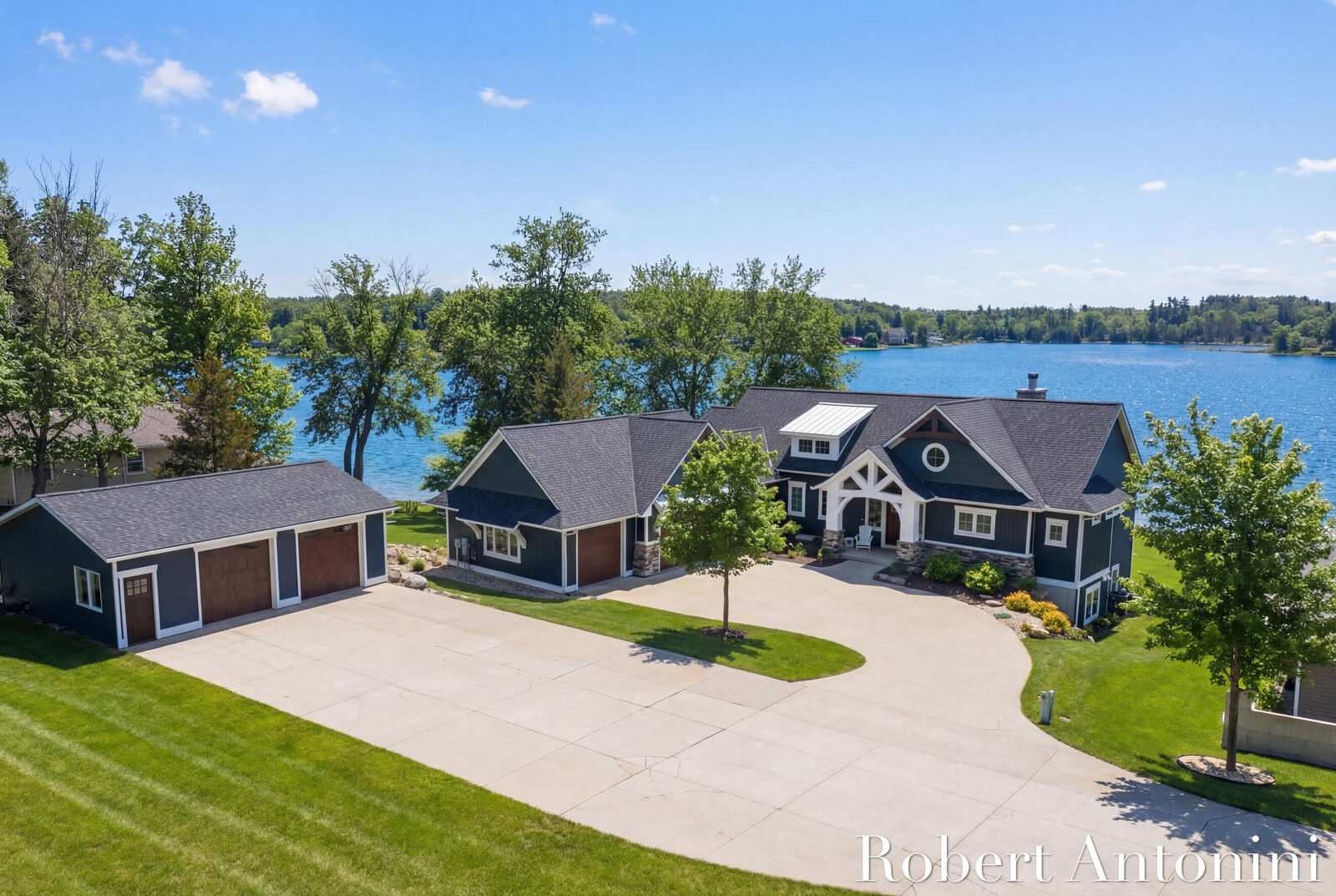 Property Photo:  162 Lakeview Drive  MI 49348 
