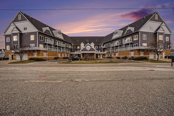 Property Photo:  917 W Savidge Street  MI 49456 