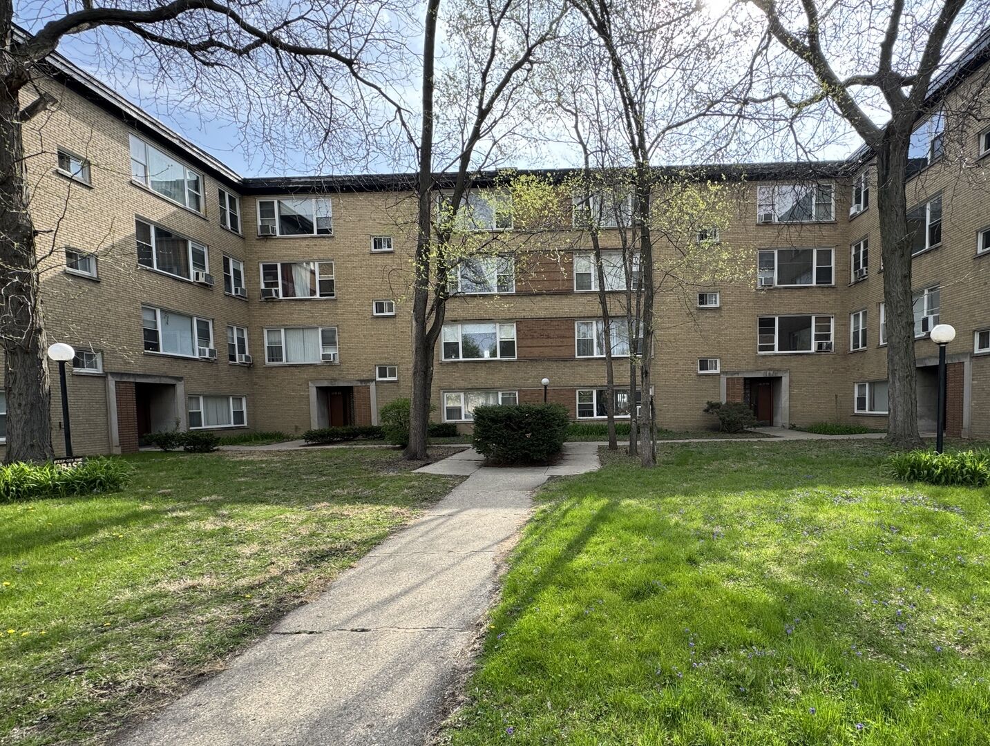 Property Photo:  6141 N Seeley Avenue 1D  IL 60659 