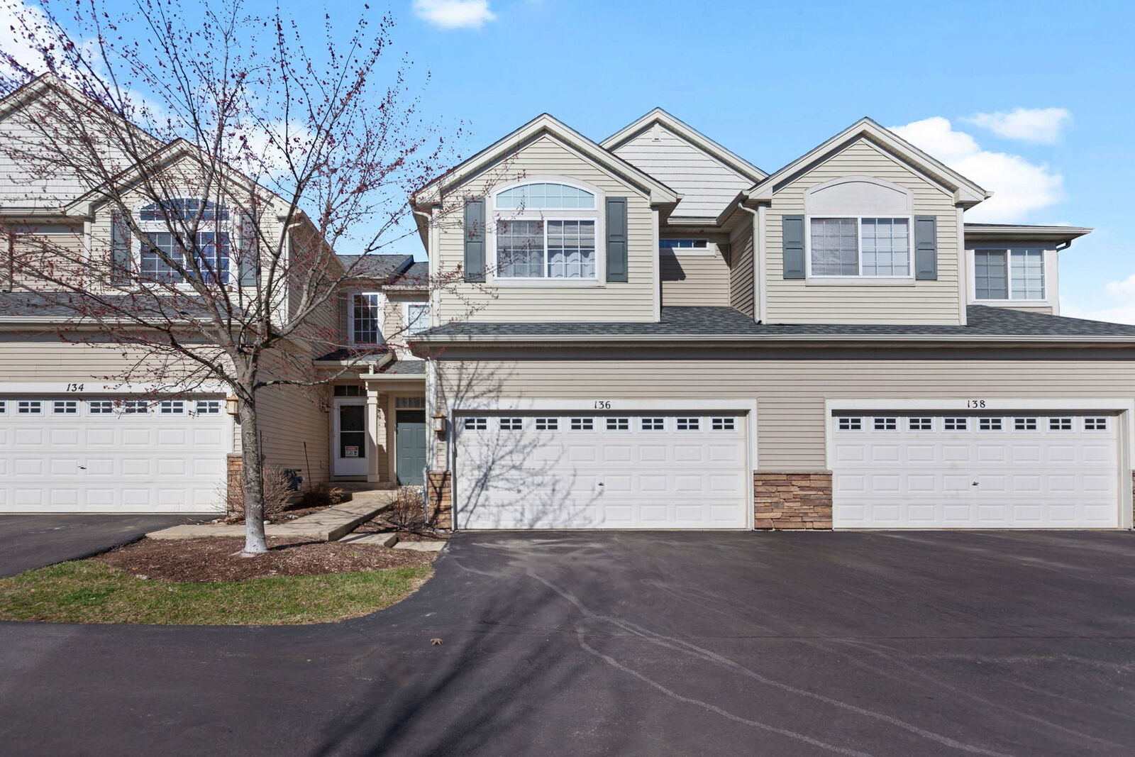 Property Photo: 136 Durango Drive IL 60136