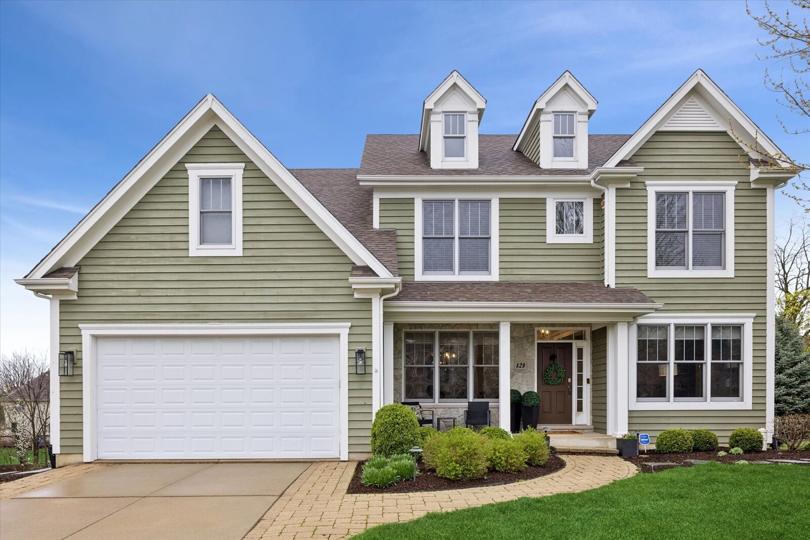 Property Photo:  829 Avon Court  IL 60137 