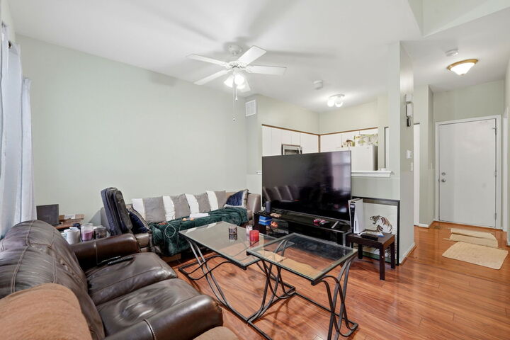 Property Photo:  8 Saint Regis Court  IL 60126 